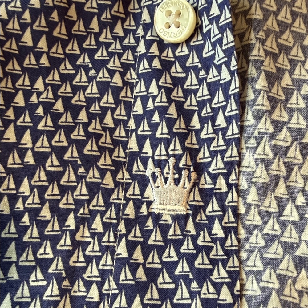 Stylish Blue and White Patterned Button-Down Shirt - image 3